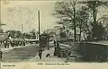 Avancée de la place de portes avec vue sur la place de la Liberté et au fond le clocher de l'église Saint-Martin. ca. 1900