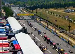 La ligne droite de départ.