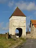 Porche-pigeonnier.