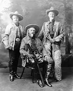 De gauche à droite : Pawnee Bill, Buffalo Bill, Buffalo Jones.