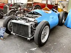 Vue avant sans le capot