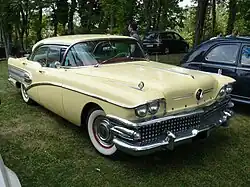 Une berline Buick Century de 1958.