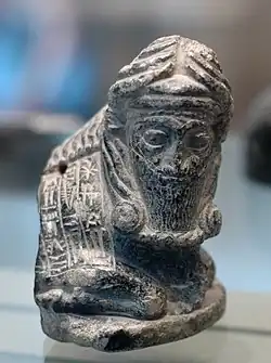 Statuette de taureau androcéphale en chlorite, vouée par Gudea, musée du Louvre.