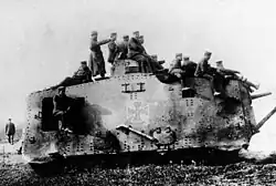 Un A7V en action en juillet 1918.
