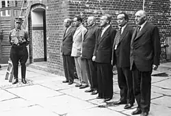 Entrée de prisonniers politiques au camp d'Oranienburg