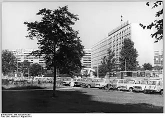 Le siège de Neues Deutschland construit à l'emplacement de la gare, en 1981.