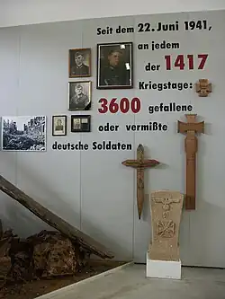 Panneau indiquant que 3&nbsp;600&nbsp;soldats allemands sont tombés ou ont disparu chaque jour depuis le 22 juin 1941.