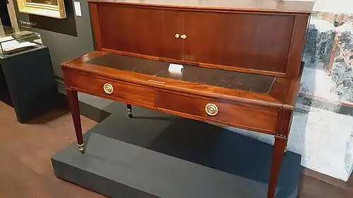 Bureau à gradin de Jean-François Champollion sur lequel il a déchiffré les hiéroglyphes égyptiens en 1822 Musée Champollion (Vif).