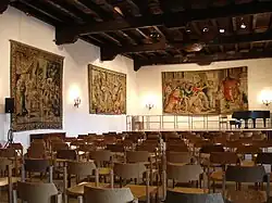 Intérieur plus moderne.