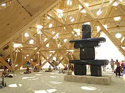 2013. Inuksuk à l'intérieur du Temple de la plénitude, 2013.