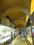 Intérieur du Bedesten de Bursa (avec des magasins modernes)