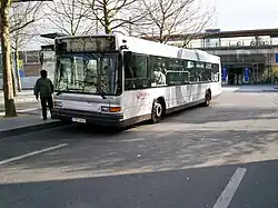 Un Heuliez GX 317 des TRA, avec comme seul personnalisation les logos de l'exploitant.