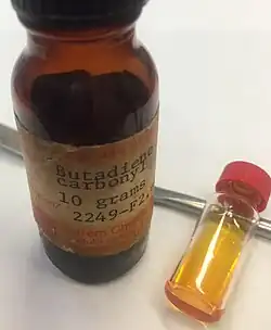 Fioles de (C4H6)Fe(CO)3.