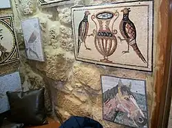 Exposition et vente de mosaïques.