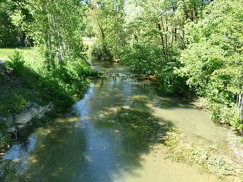 Au pont de Gaumier, le Céou sert de limite entre Florimont-Gaumier (à gauche) et Saint-Martial-de-Nabirat.