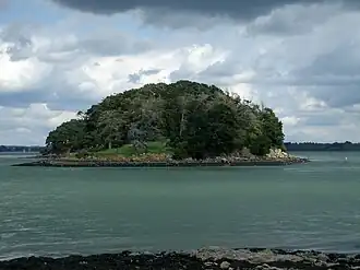 Côte Sud-Est de l'île de Hent Tenn vue de la pointe de la Palisse sur la presqu'île de Rhuys