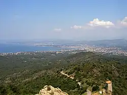 Vue de l'ensemble de la commune de Six-Fours depuis Notre-Dame du Mai.