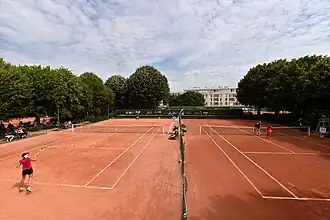 Courts B et C et immeuble de la résidence Buffalo.