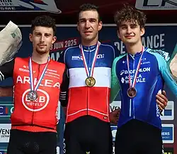Podium de la course contre-la-montre Élites professionnels.