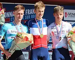Podium de la course en ligne Élites amateurs.
