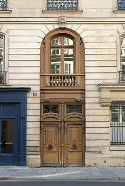 No&nbsp;10 : porte monumentale.