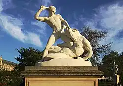 Thésée combattant le Minotaure de Jules Etienne Ramey, marbre 1821-1827).