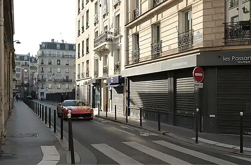 La rue au niveau de la rue Boursault.