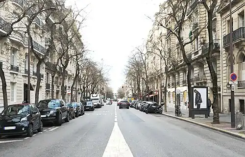 L'avenue vue vers la place Victor-Hugo.