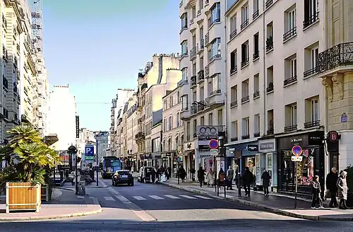 La rue vue de la Muette.
