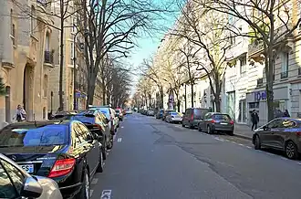Le bas de l'avenue, au niveau de l'hôtel Guimard.