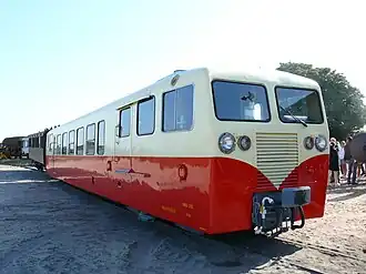 Le X 212 à Saint-Valery-Canal lors des journées du patrimoine 2012.