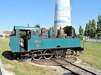 Locomotive à vapeur à la gare.