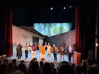 Photo couleur de la clotûre de la pièce "CHOC ! La friandise des dieux" de Dominique Ziegler en mai 2025 à la Maison du Grütli à Genève.