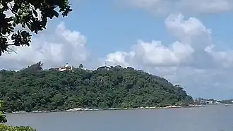 Vue sur la colline de Montabo.