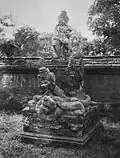 Statue de Ravana et Bedawang Nala et d'un naga (peut-être Antaboga ou Basuki) dans le temple hindou de Grobogan.