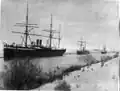 Navires en transit sur le canal de Suez.