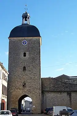 La porte de l'Horloge (nov.&nbsp;2011)44°&nbsp;38′&nbsp;09,9″&nbsp;N, 0°&nbsp;19′&nbsp;08,3″&nbsp;O