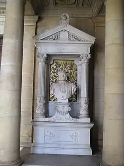 Monument à Alexandre Carel, dans l'ancien palais de justice de Caen.