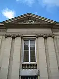 Photographie d'un détail de la façade principale