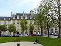 Façade sur la place de la République en 2013.