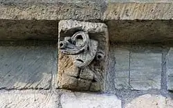 Photo d'une pierre d'un monument.