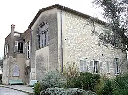 Maison Renoir, côté nord avec la grande fenêtre de l'atelier.