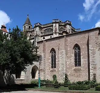 Chapelle Saint-Gausbert et chapelle Saint-Martin vues de la cour de l'archidiaconé.