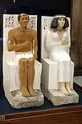 Statues de Râhotep et Néfret  Ancien Empire, IVe&nbsp;dynastie  Meïdoum, mastaba M15 (fouilles de Mariette, 1871), Musée du Caire, CG 3 & 4