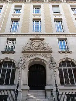 Caisse nationale d'épargne rue Saint-Romain à Paris.