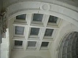 Plafond à caissons d'un palier.