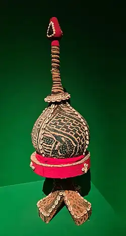 Calebasse recouverte de ndop.