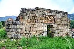 Vue de l'église ruinée San Giovanni d'Armito.