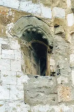 La petite fenêtre biaise.