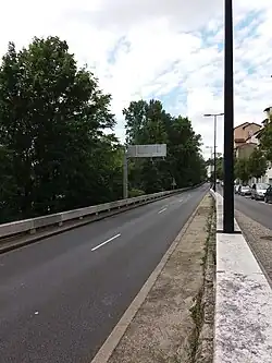Quai Bellevue, avec le quai Sénard à droite